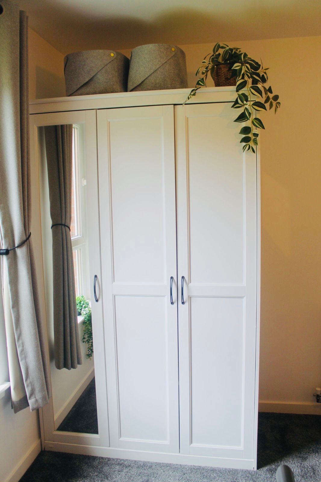 Wardrobe with mirror
